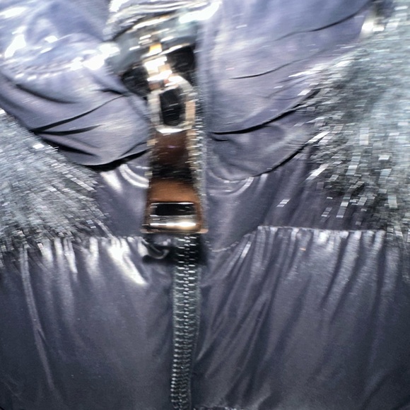 Moncler Authentic! Like new authentic Moncler best seller down coat - Picture 8 of 13